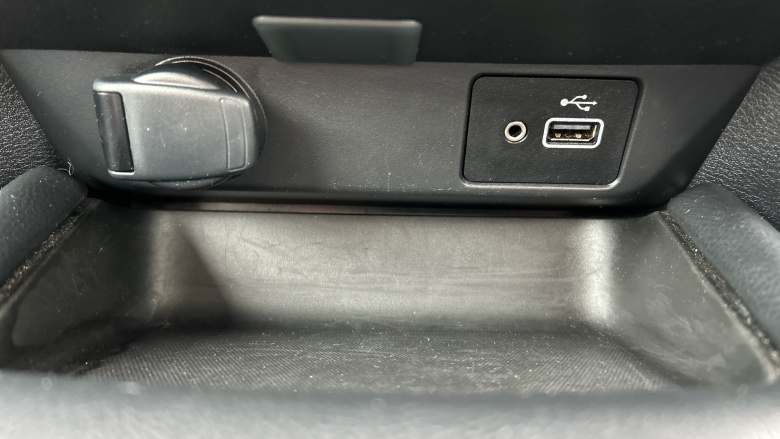 Nissan Juke 1.0 DiG-T 114 N-Connecta 5dr Petrol Hatchback